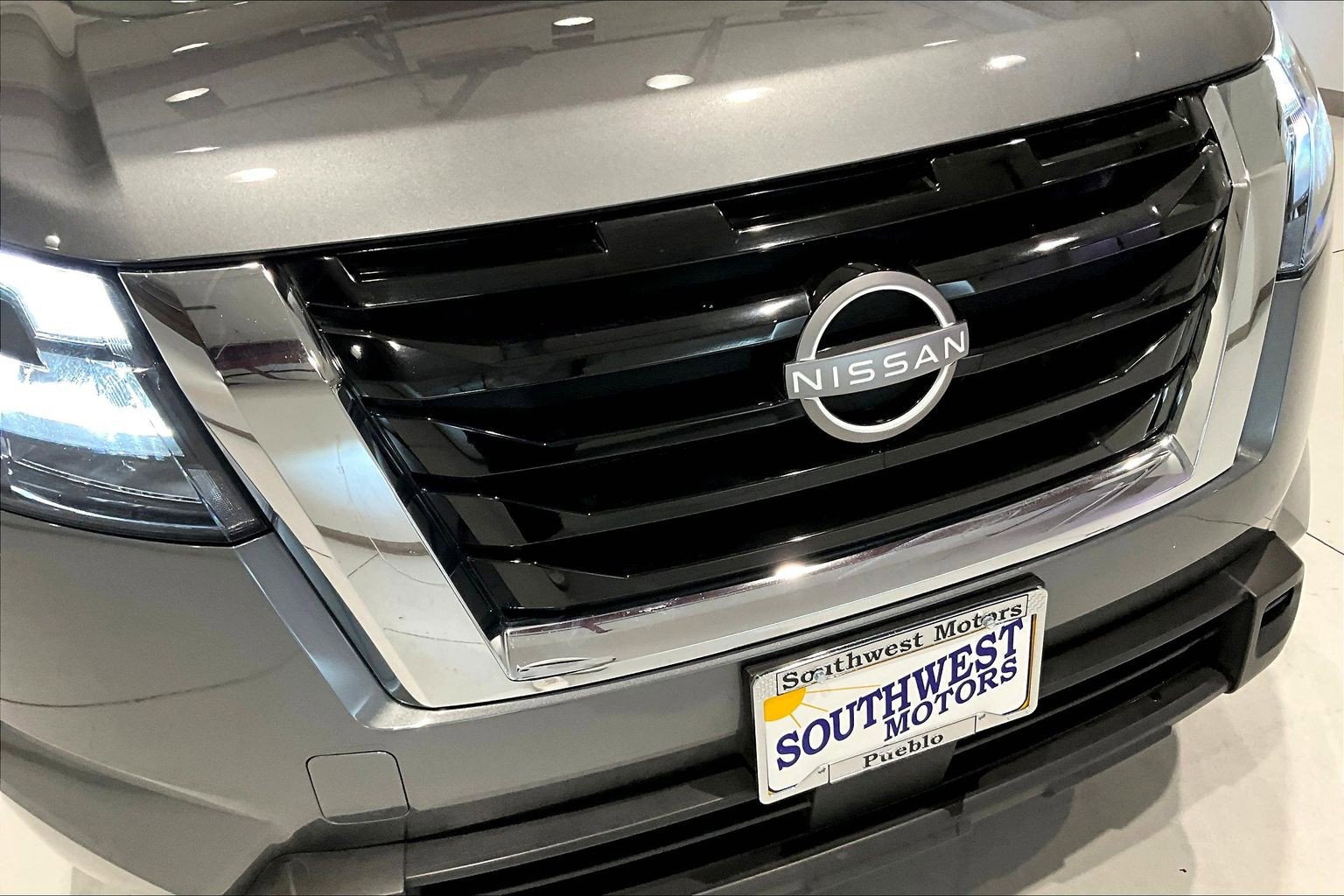 Used 2025 Nissan Pathfinder SV FWD image 32