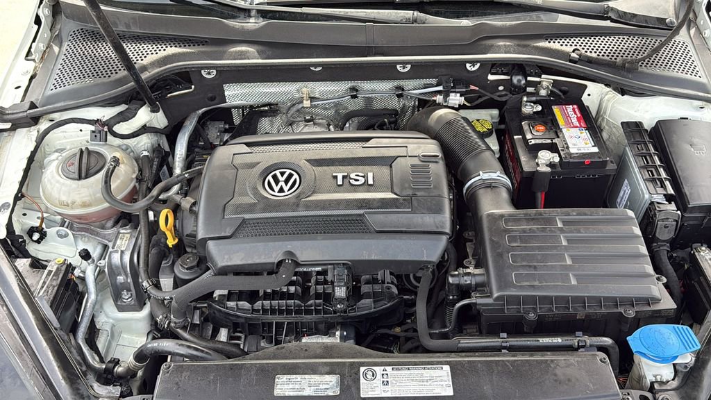 Used 2016 Volkswagen GTI SE w/ Lighting Package (SEL) FWD image 32