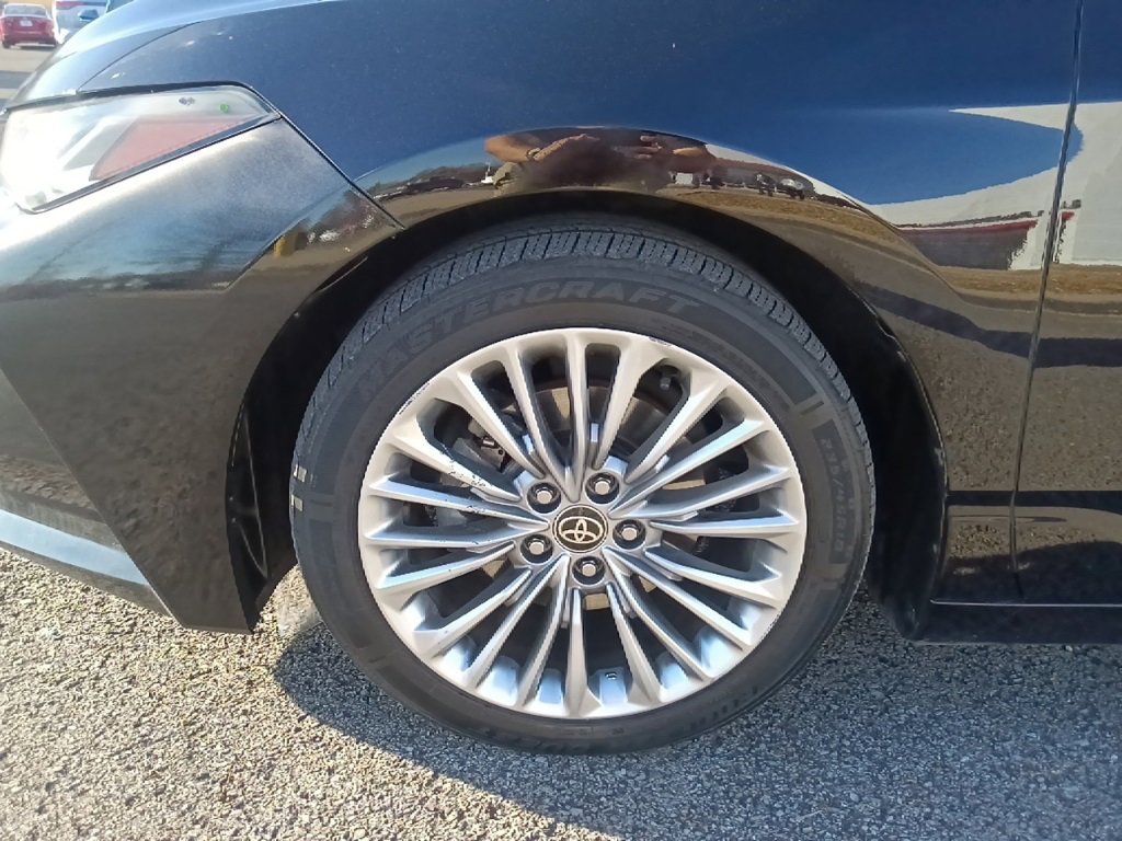Used 2021 Toyota Avalon Limited image 10