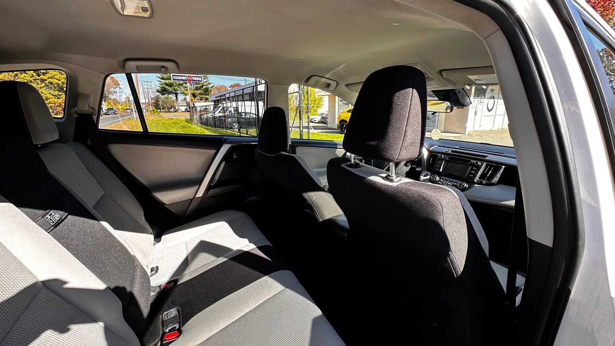 Used 2018 Toyota RAV4 XLE image 27