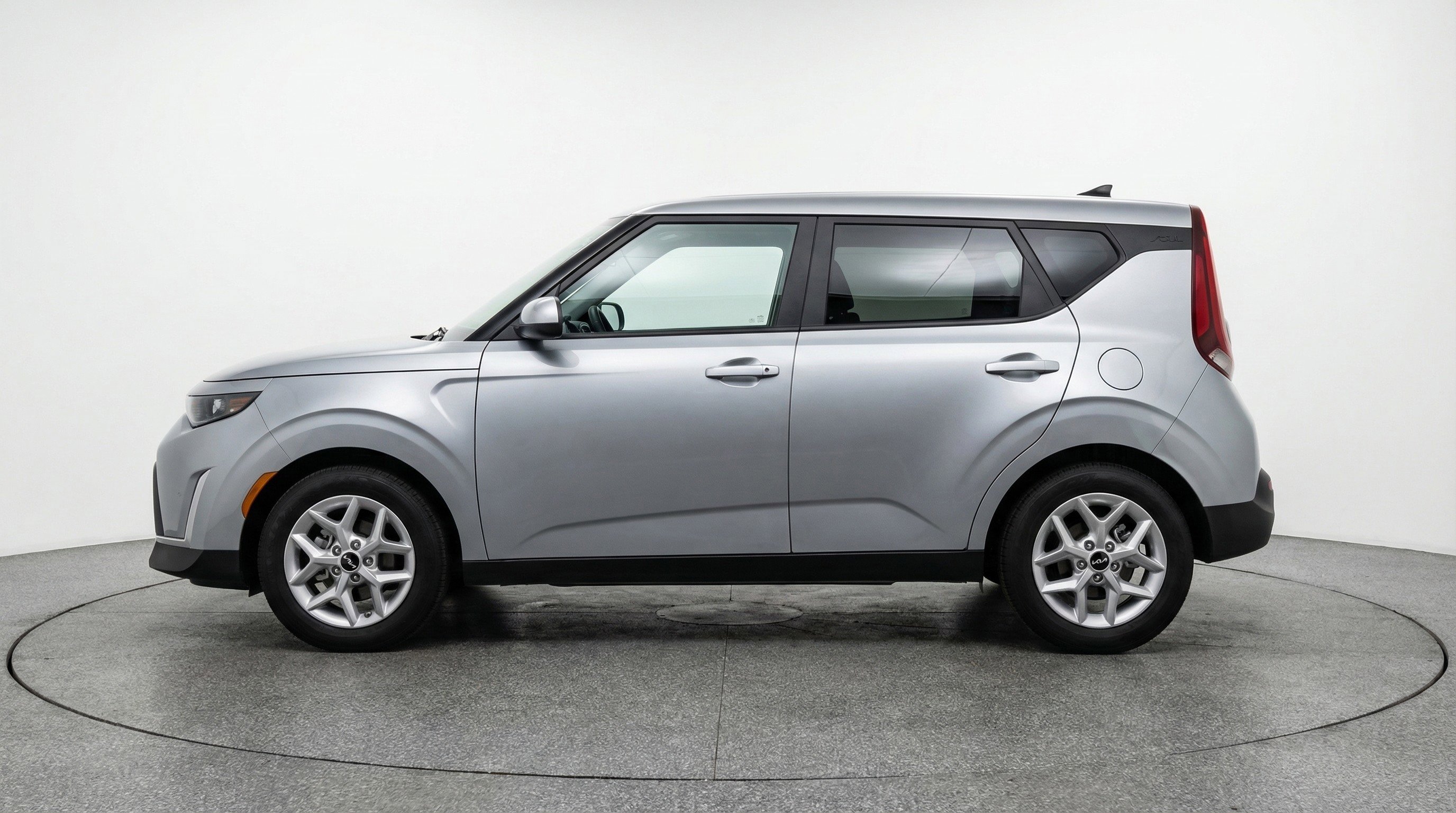 Used 2025 Kia Soul LX w/ LX Technology Package FWD image 5