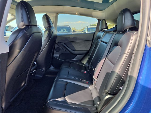Used 2021 Tesla Model Y Long Range AWD/4WD image 16