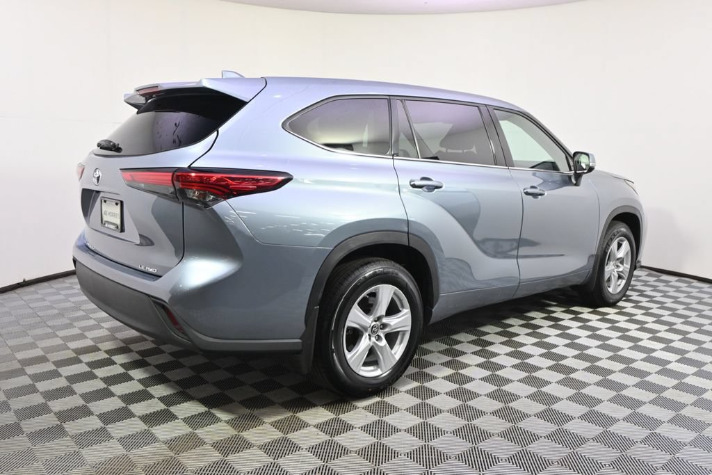 Used 2021 Toyota Highlander LE AWD/4WD image 7
