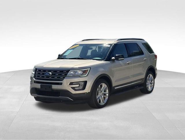 Used 2017 Ford Explorer XLT w/ Equipment Group 202A image 9