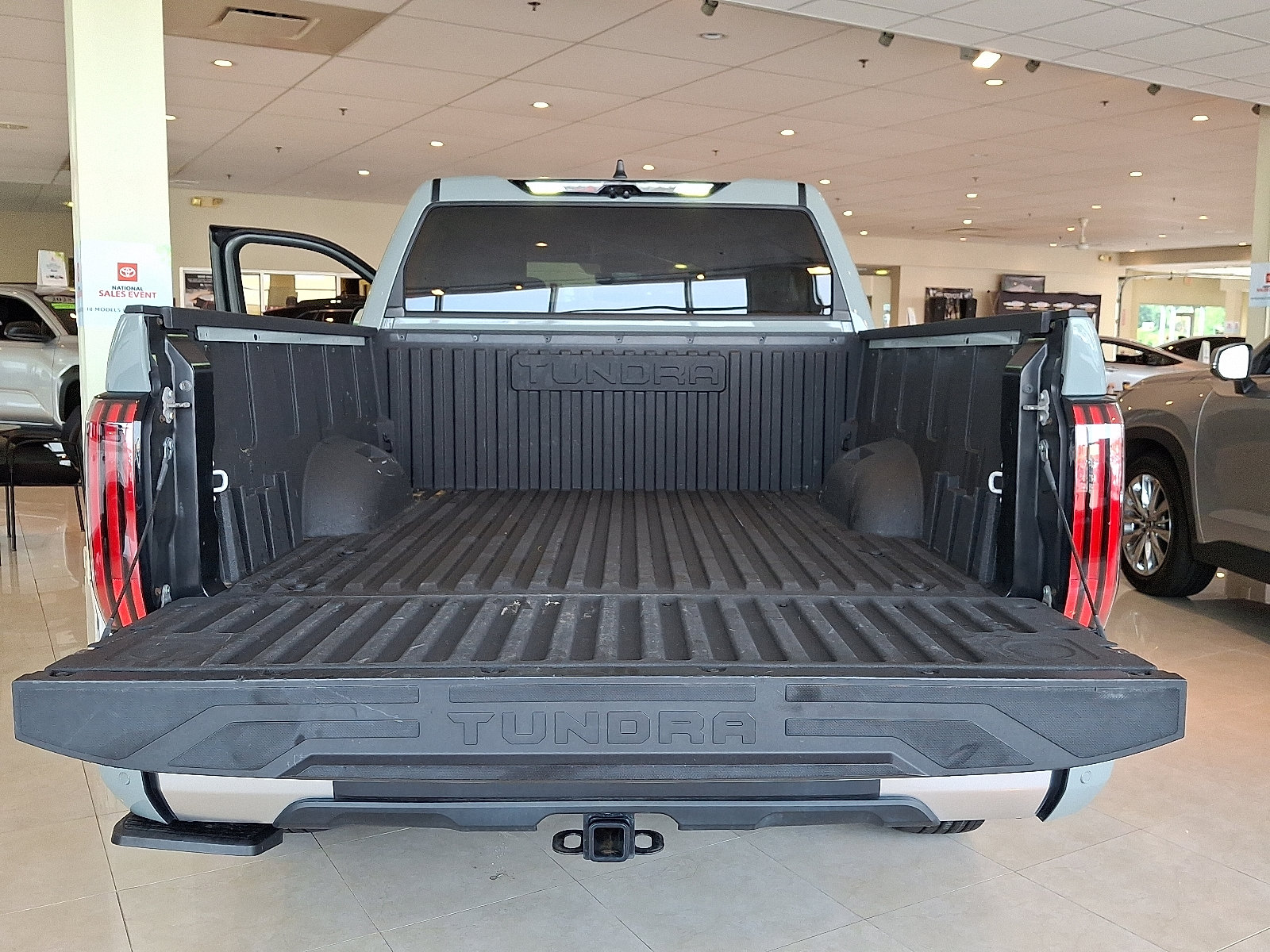Used 2024 Toyota Tundra Limited AWD/4WD image 28