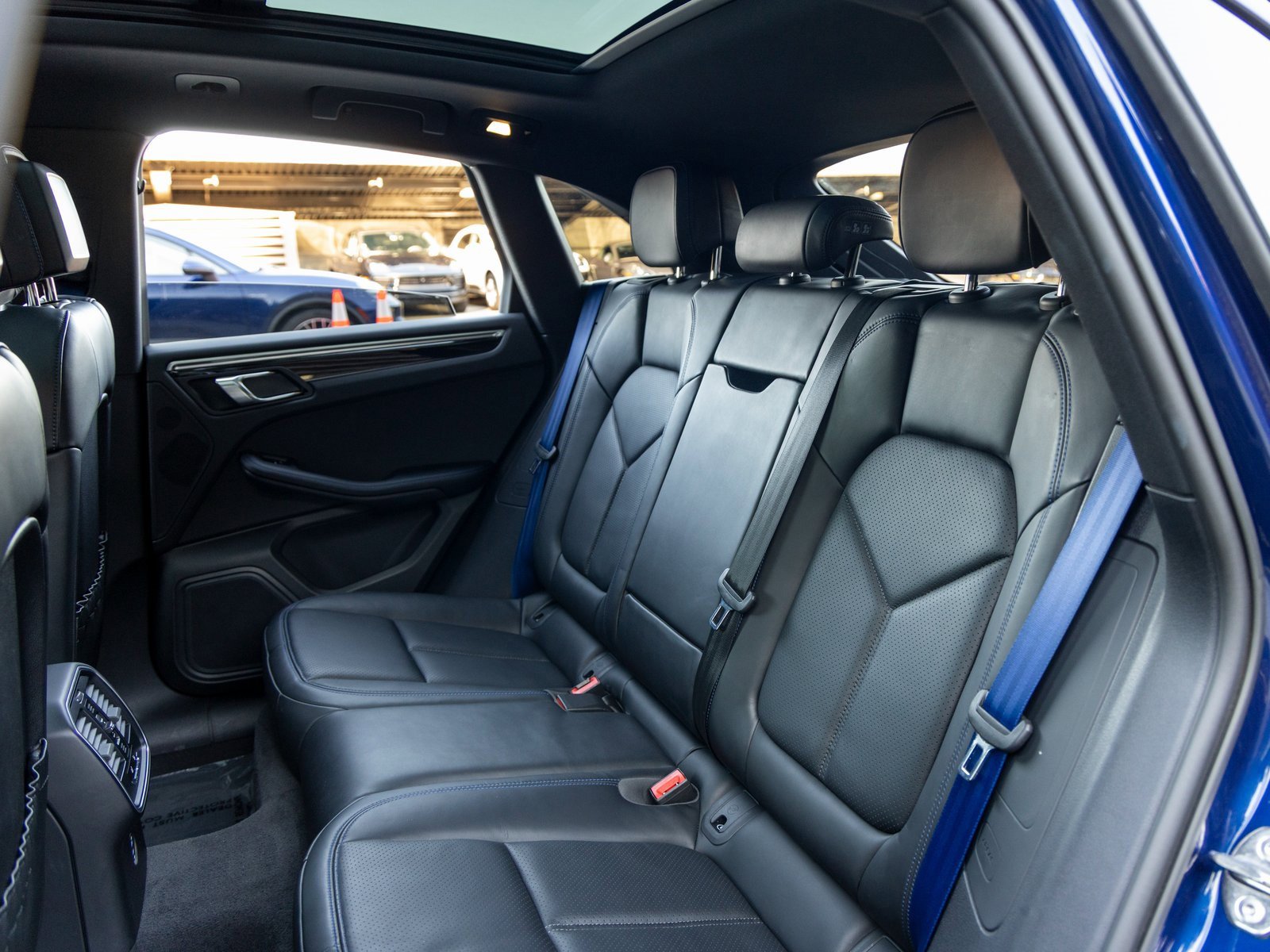 Certified 2024 Porsche Macan image 41