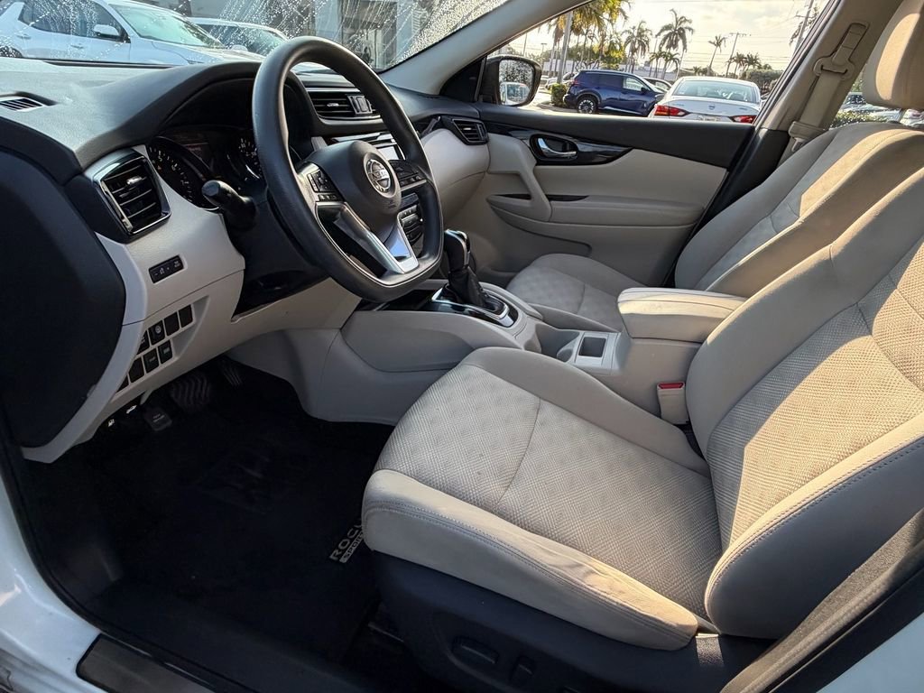 Used 2020 Nissan Rogue Sport SV FWD image 11
