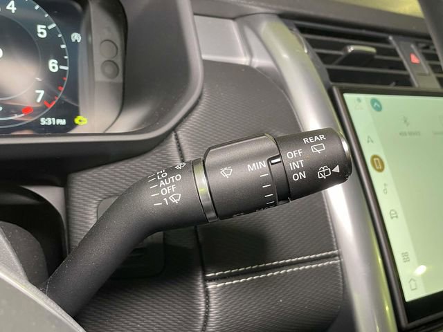Used 2025 Land Rover Discovery Dynamic SE image 43