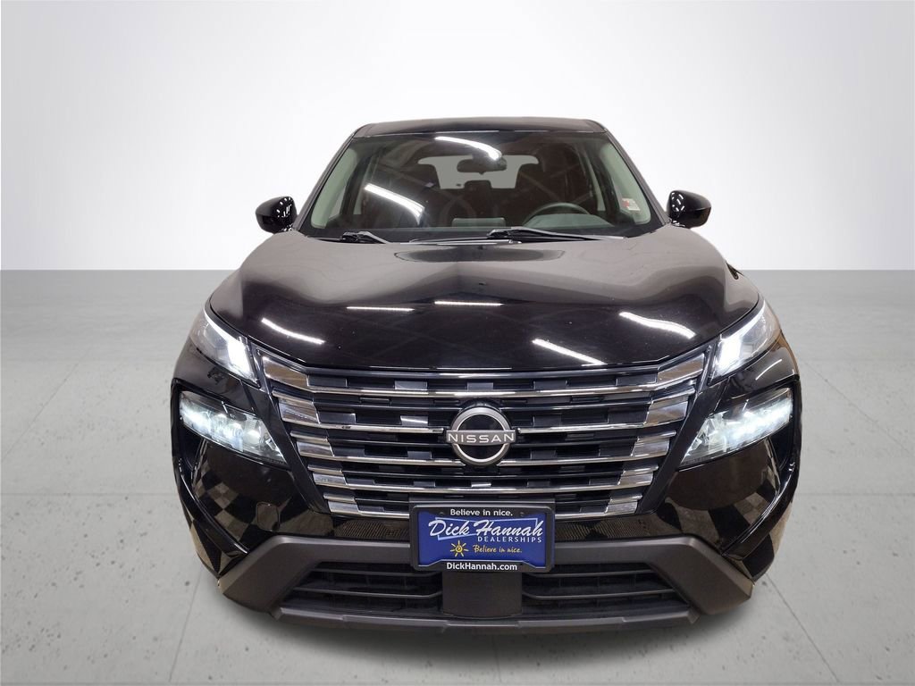 Used 2024 Nissan Rogue SV image 3