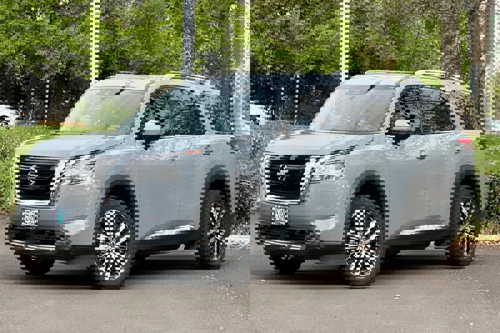 Used 2023 Nissan Pathfinder Platinum image 1