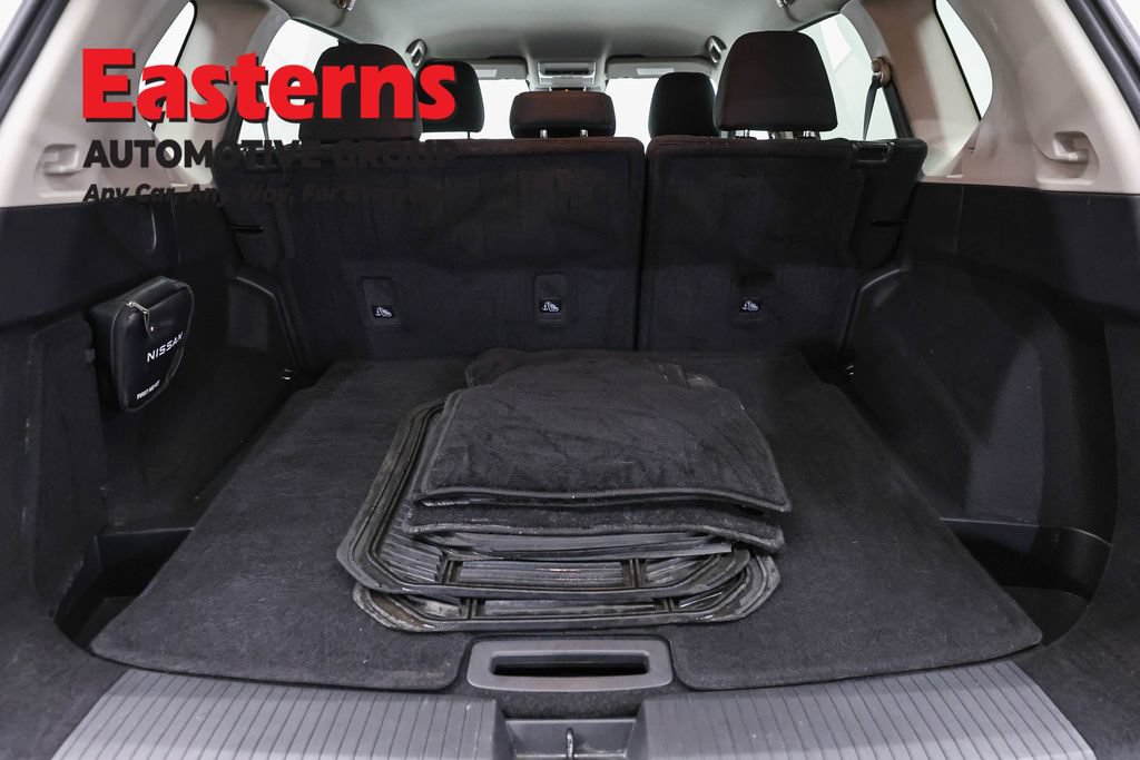 Used 2023 Nissan Rogue S AWD/4WD image 9