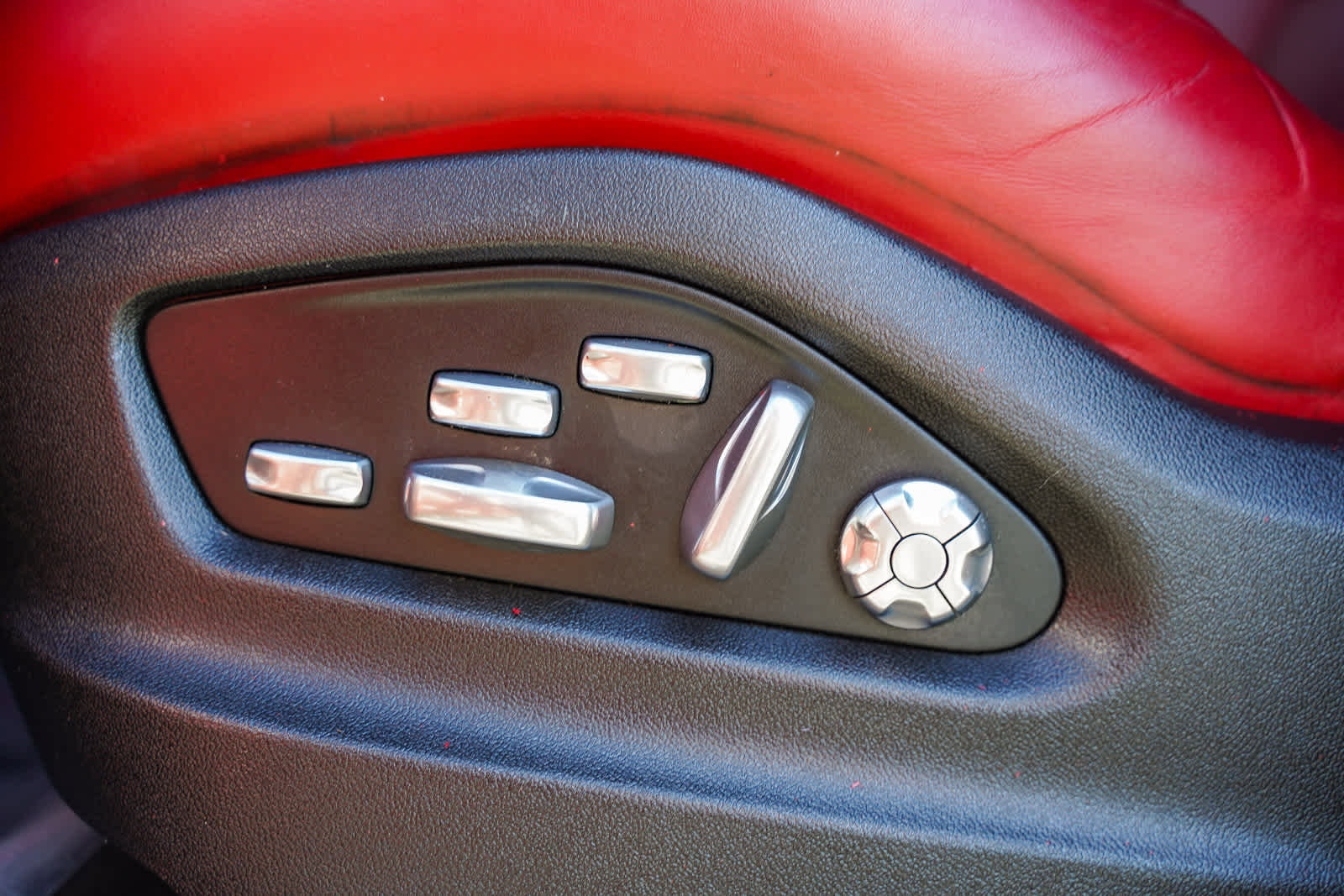 Used 2020 Porsche Cayenne Turbo image 21