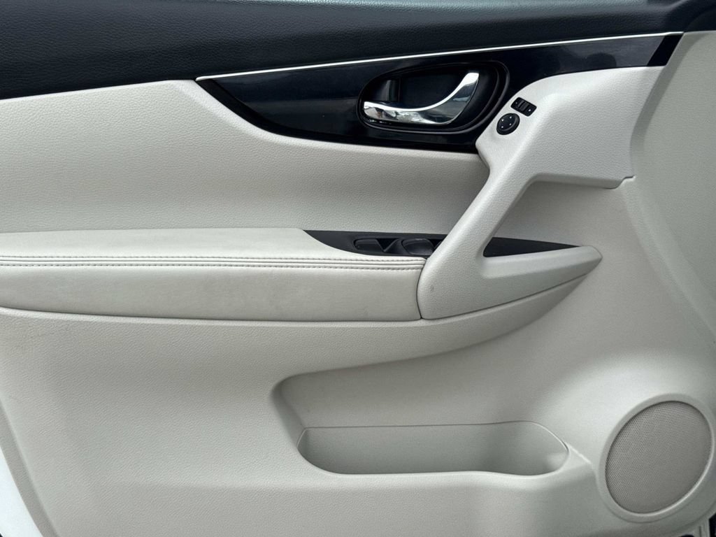 Certified 2019 Nissan Rogue Sport SL w/ Premium Package FWD image 17
