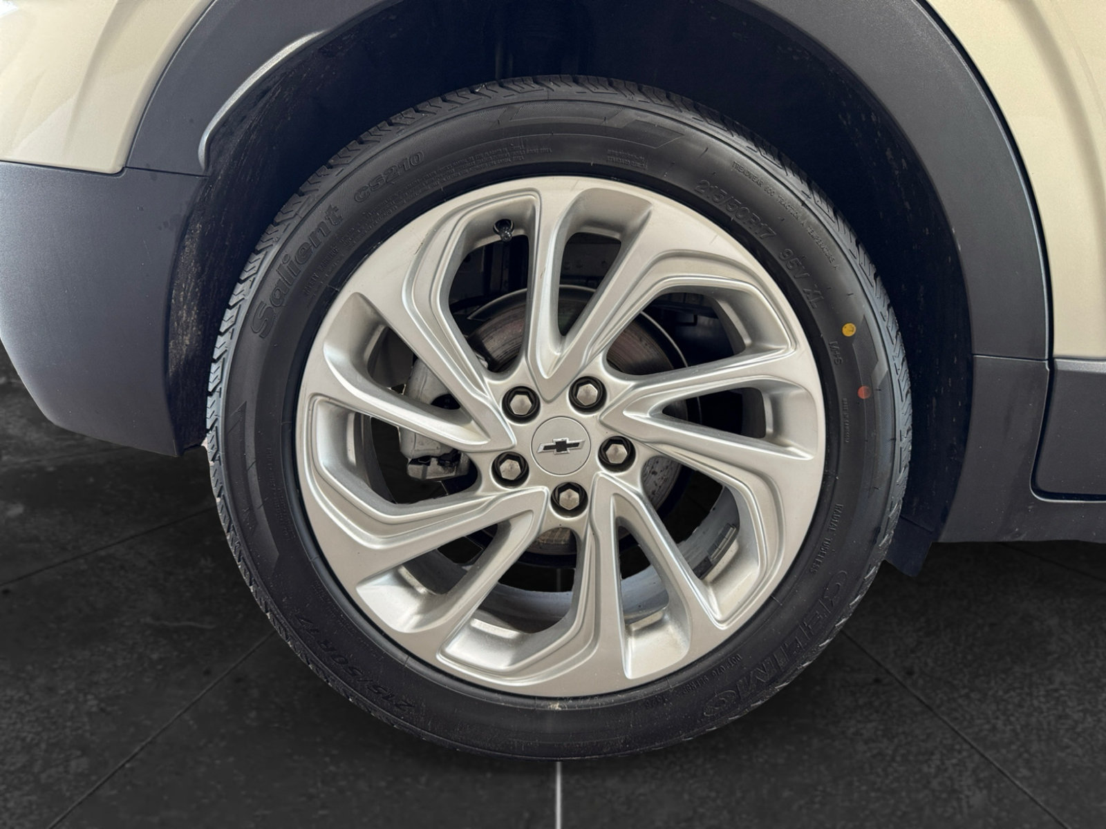 Used 2023 Chevrolet Bolt EUV LT FWD image 36