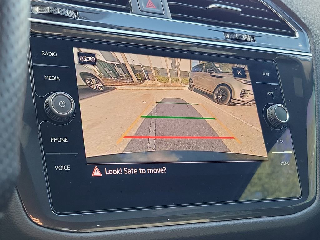 Used 2023 Volkswagen Tiguan SEL R-Line image 33