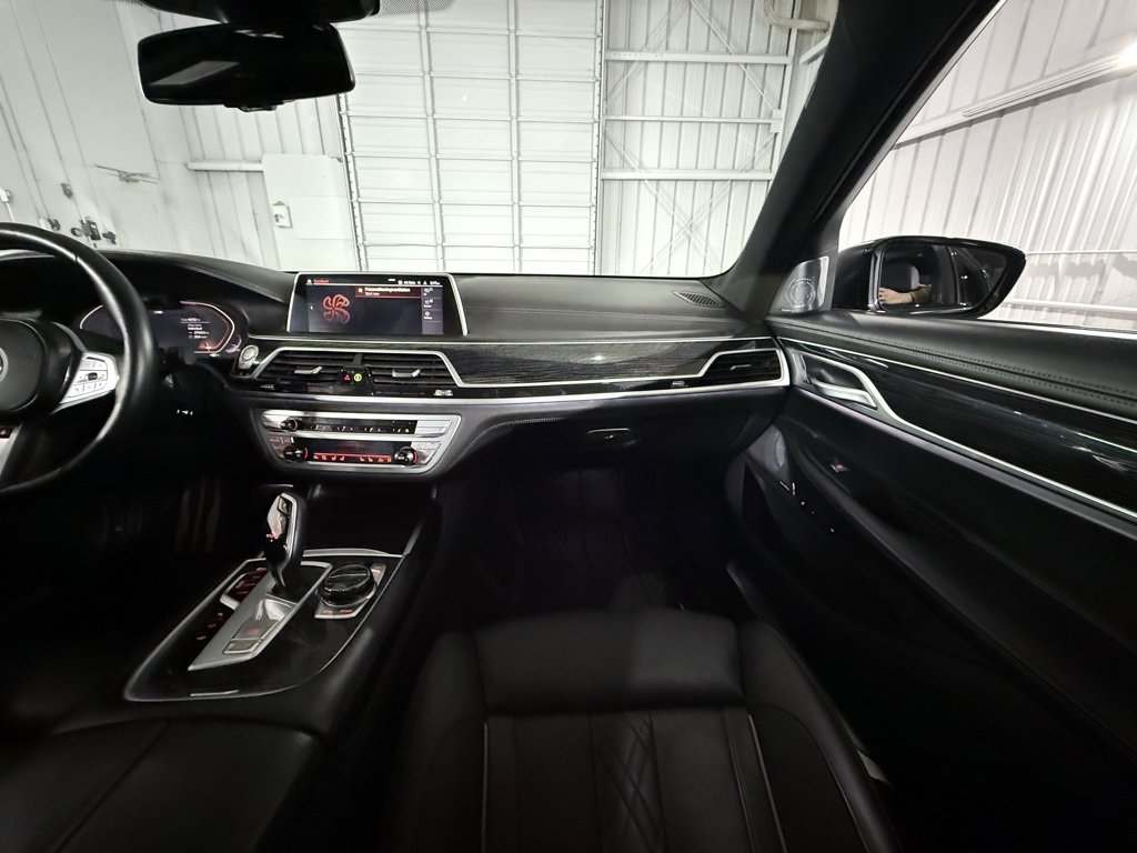 Used 2022 BMW 750i xDrive w/ Luxury Rear Seating Package image 51