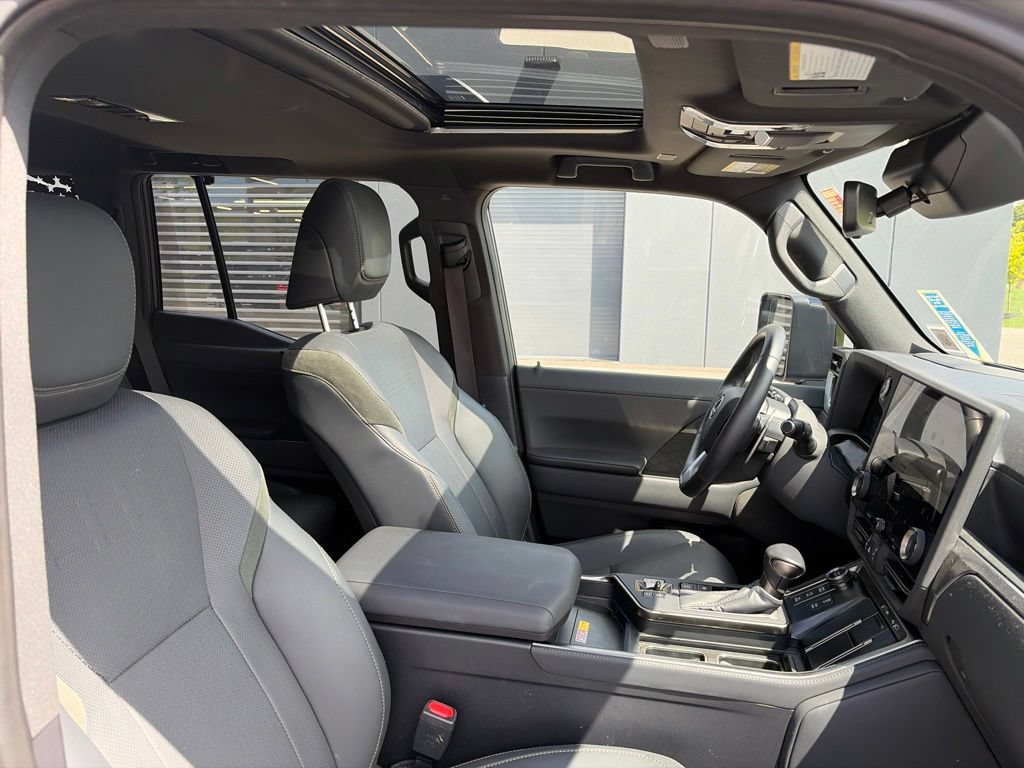 Used 2024 Lexus GX 550 AWD/4WD image 9