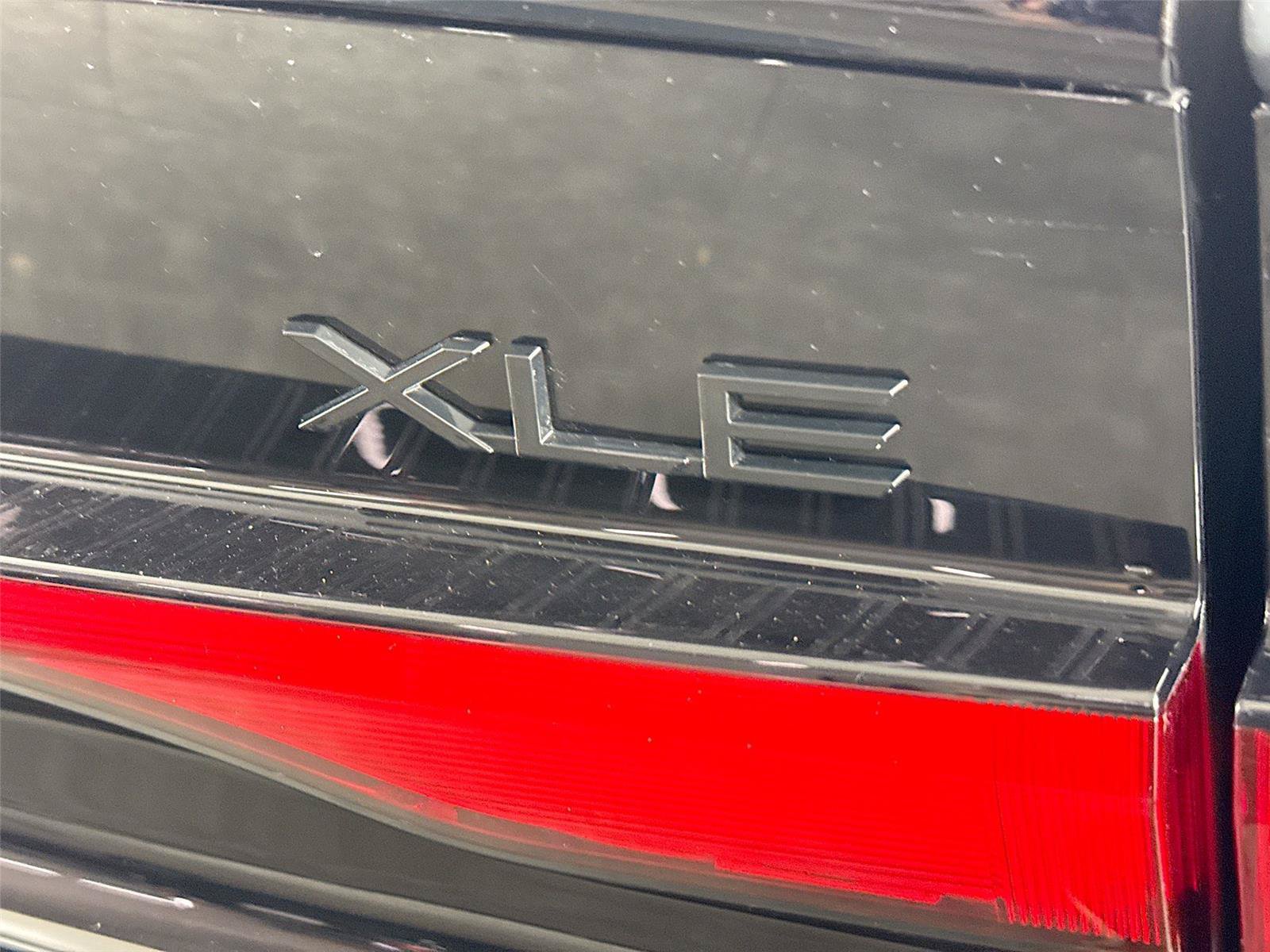 Certified 2025 Toyota Prius XLE FWD image 15