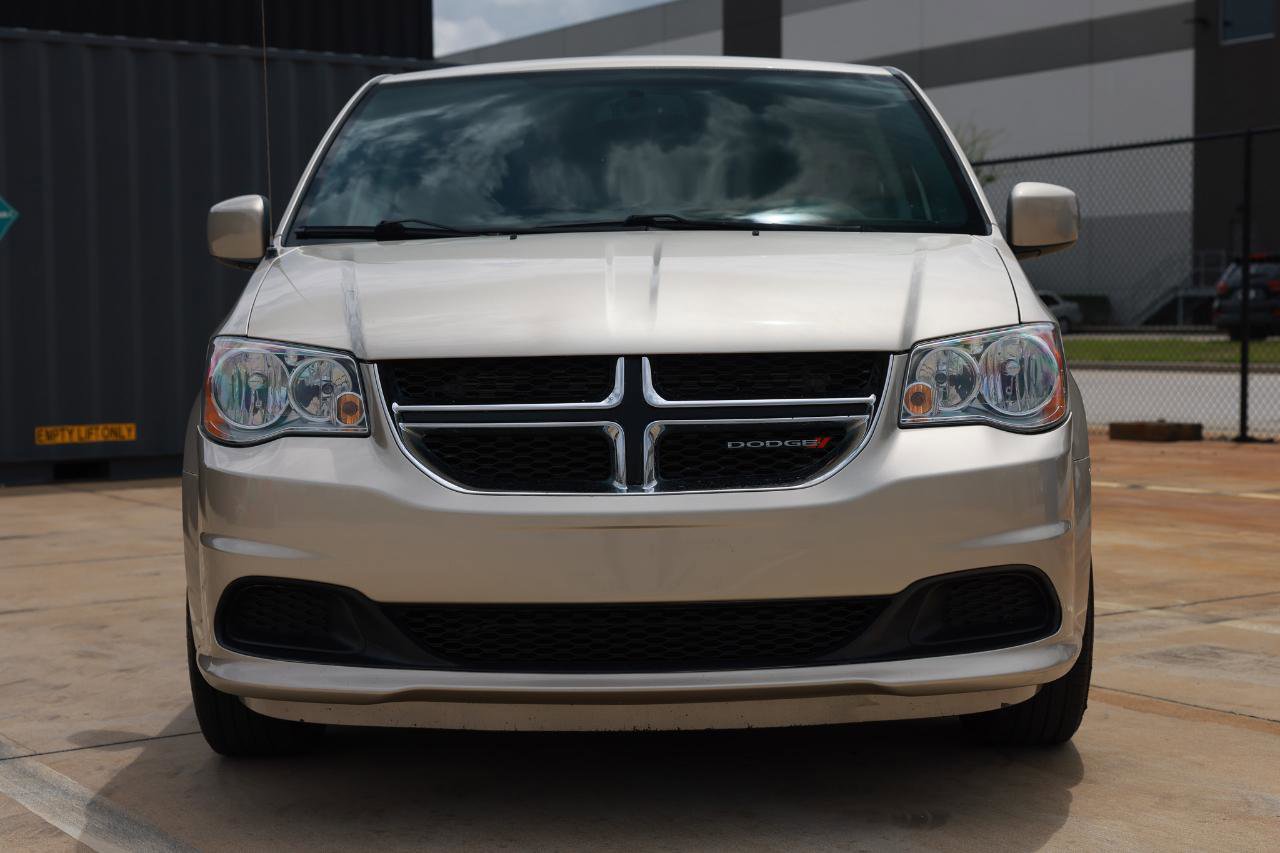 Used 2015 Dodge Grand Caravan SE image 17