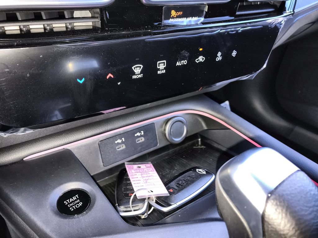 New 2026 Nissan Sentra SR w/ Floor Mat Package FWD image 17