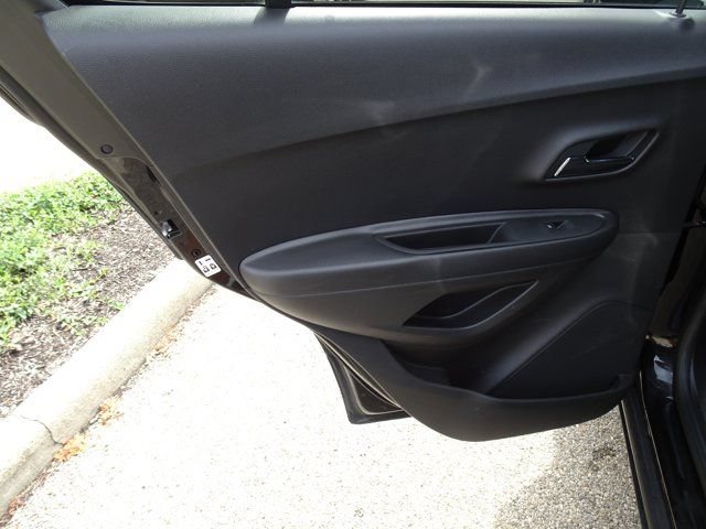 Used 2020 Chevrolet Trax LS w/ Tint and Cruise Package FWD image 15