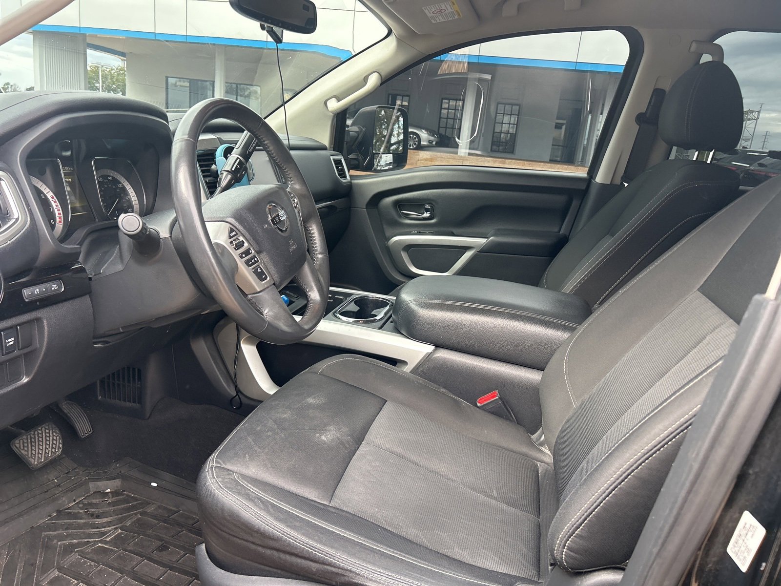 Used 2017 Nissan Titan SV image 13