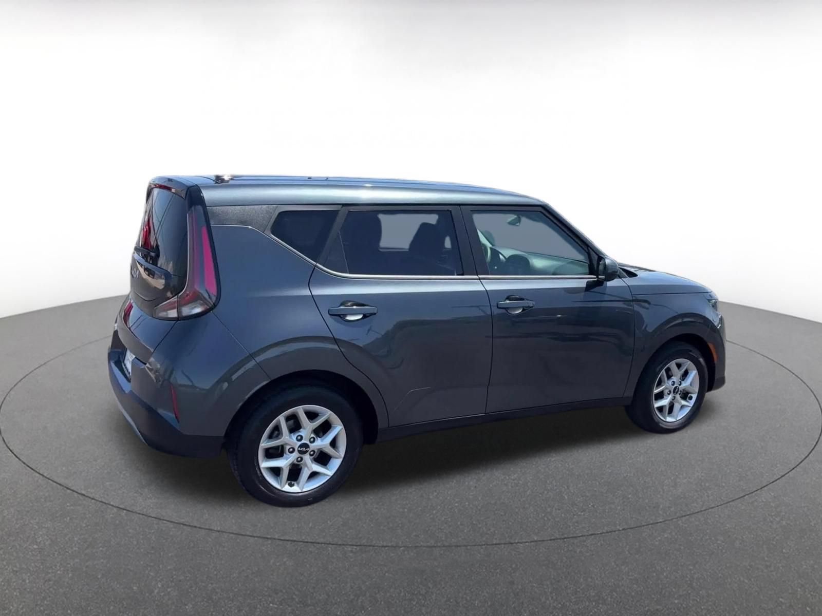 Used 2025 Kia Soul LX w/ LX Technology Package FWD image 12