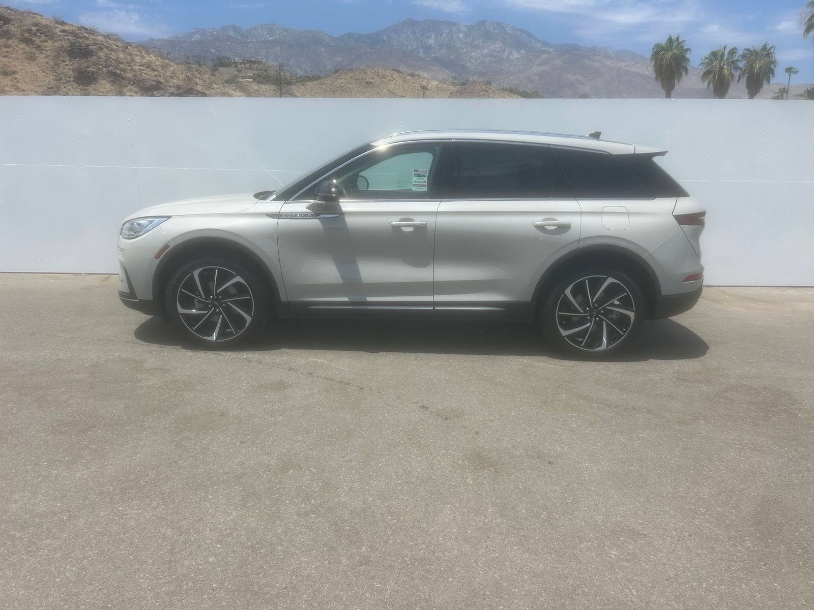 Used 2023 Lincoln Corsair Reserve w/ Equipment Group 201A FWD image 8
