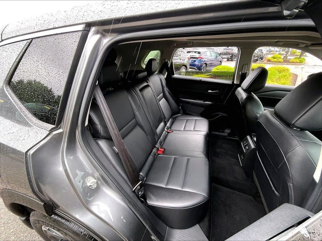 Used 2024 Nissan Rogue SV w/ SV Premium Package AWD/4WD image 16