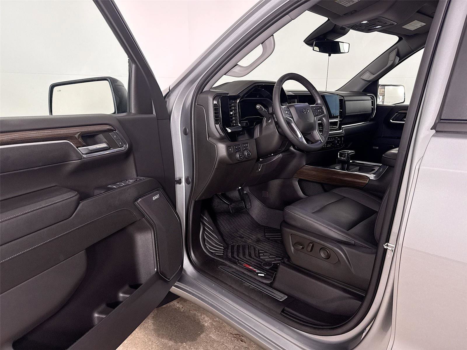 Used 2023 Chevrolet Silverado 1500 RST w/ RST All Star Premium Package image 3