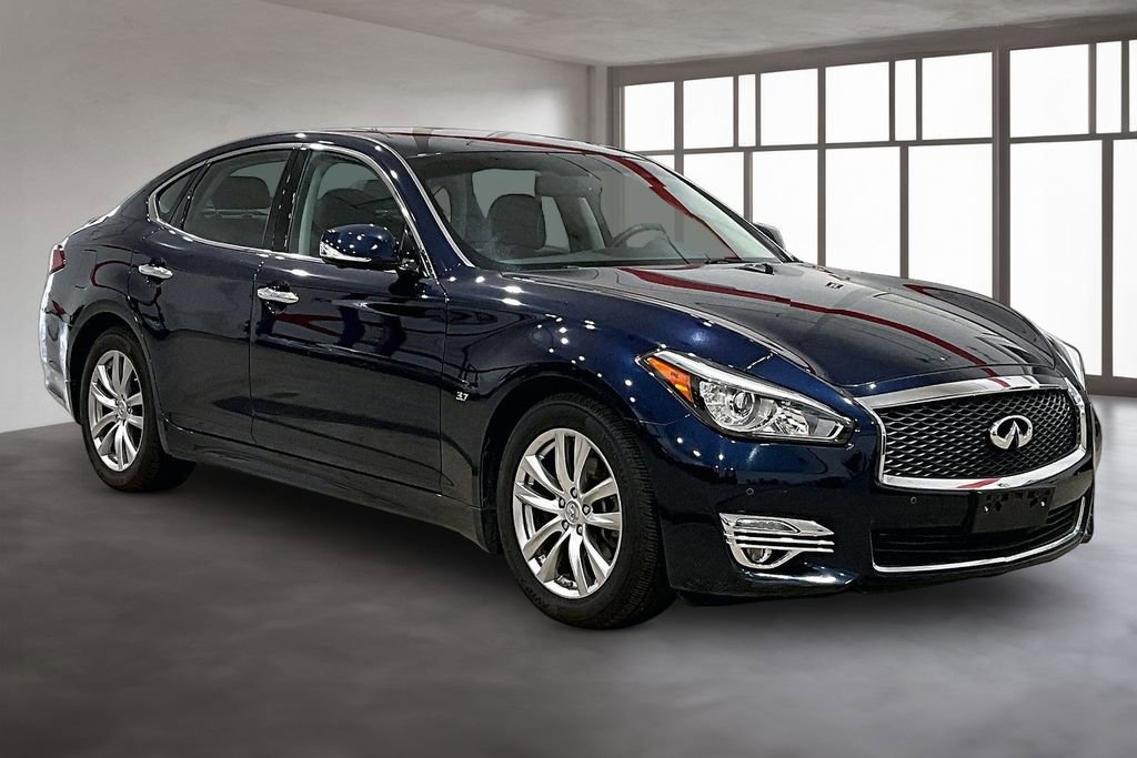 Used 2019 INFINITI Q70 Luxe image 11
