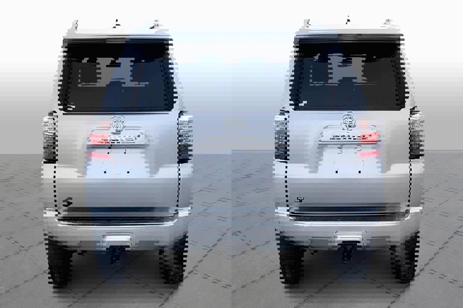 Used 2015 Toyota 4Runner SR5 image 4