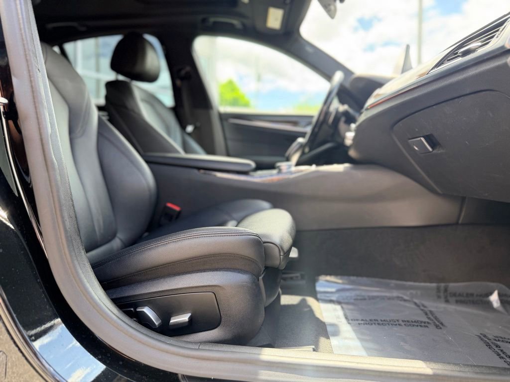 Used 2019 BMW 530i xDrive w/ Convenience Package AWD/4WD image 21