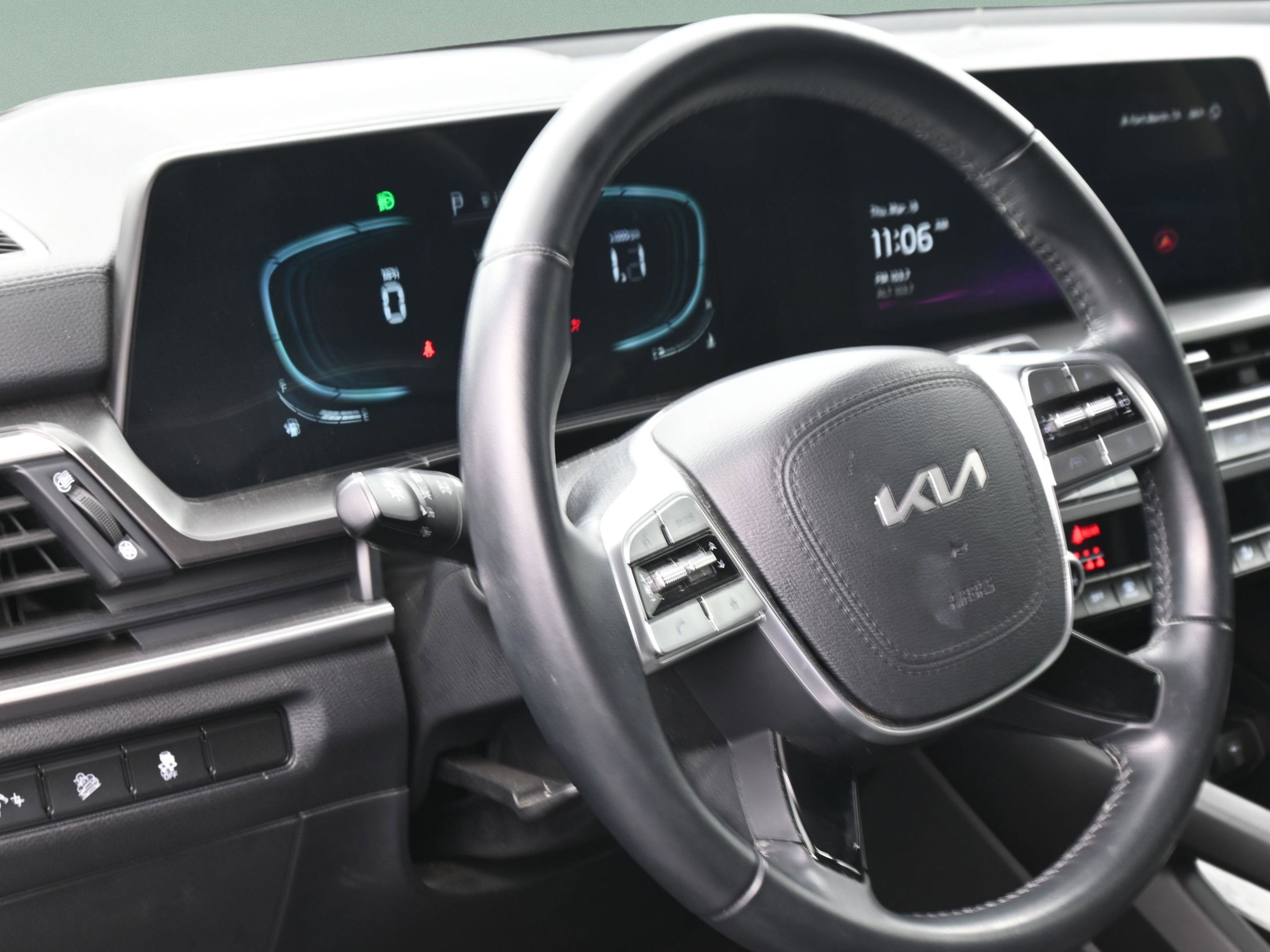 Used 2024 Kia Telluride LX image 37