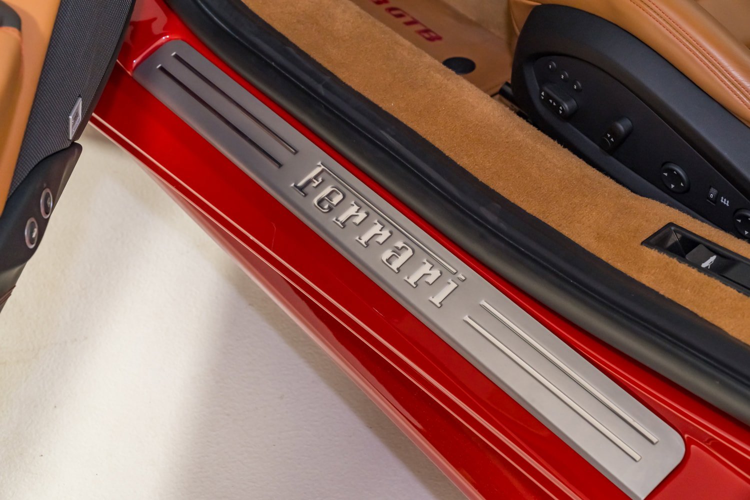 Used 2018 Ferrari 488 GTB RWD image 22