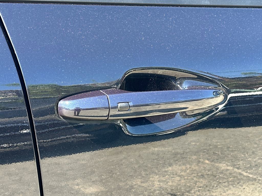 Certified 2022 Kia Niro EX w/ Cold Weather Package FWD image 8