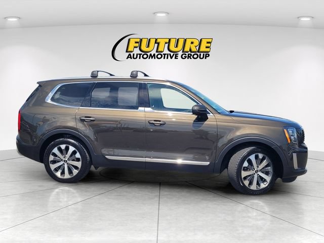 Used 2022 Kia Telluride EX w/ EX Premium Package FWD image 3