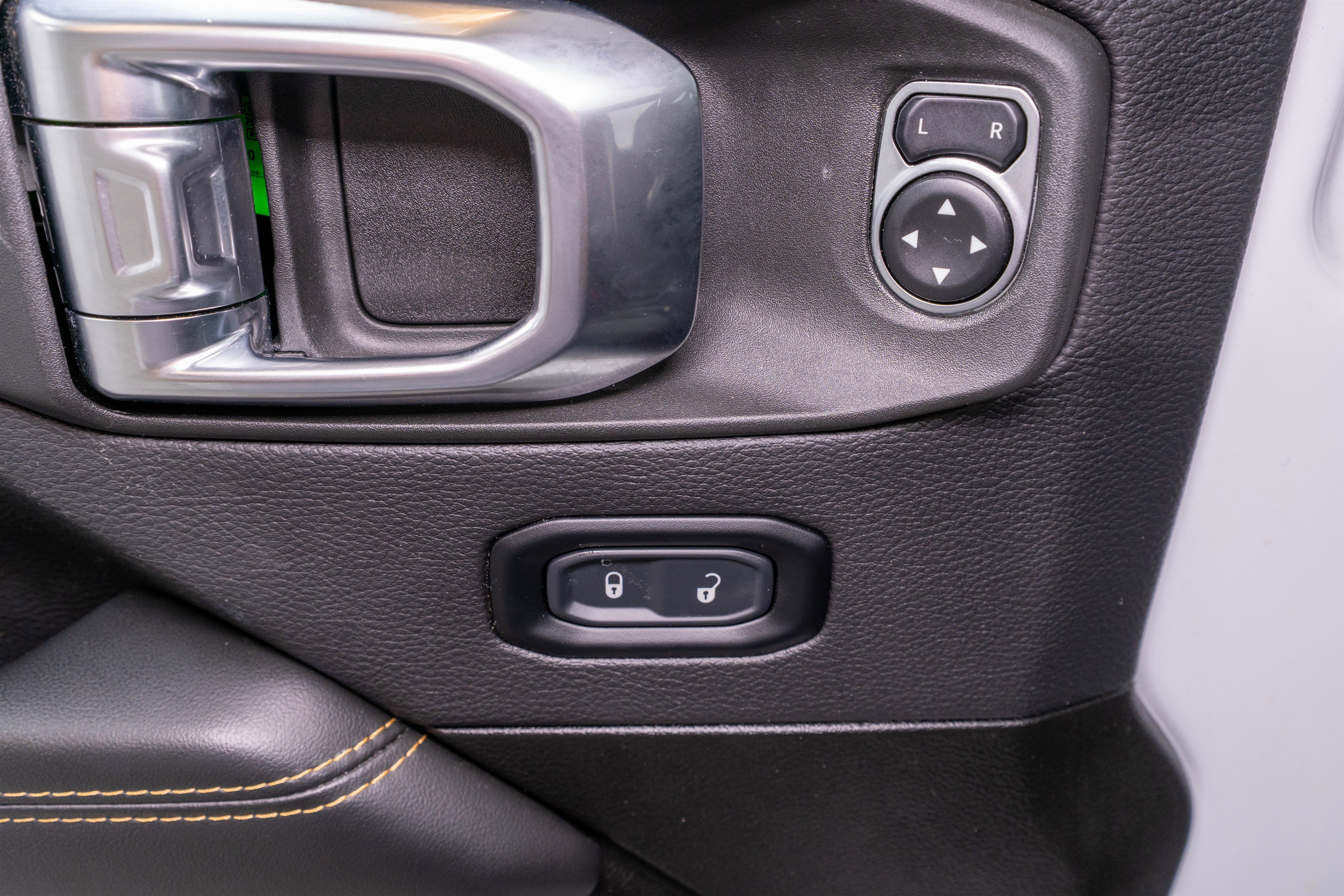 Used 2025 Jeep Wrangler Sahara w/ Safety Group image 14