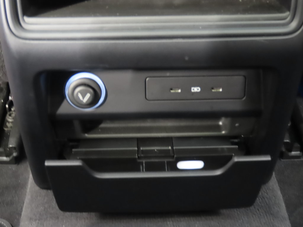 Certified 2025 Porsche Cayenne AWD/4WD image 34