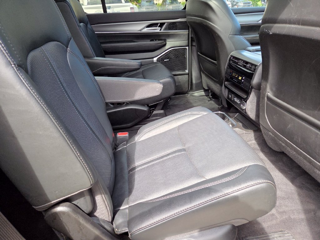Used 2023 Jeep Wagoneer Series II AWD/4WD image 18