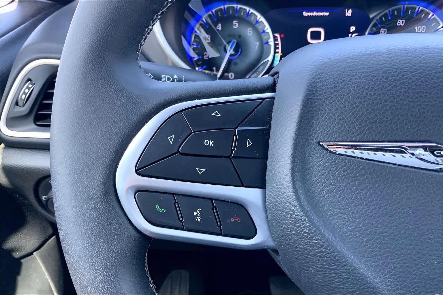 Used 2025 Chrysler Pacifica Select FWD image 24