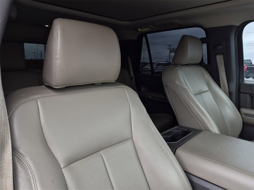 Used 2021 Ford Expedition XLT image 14