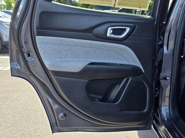 Used 2024 Jeep Compass Latitude image 19