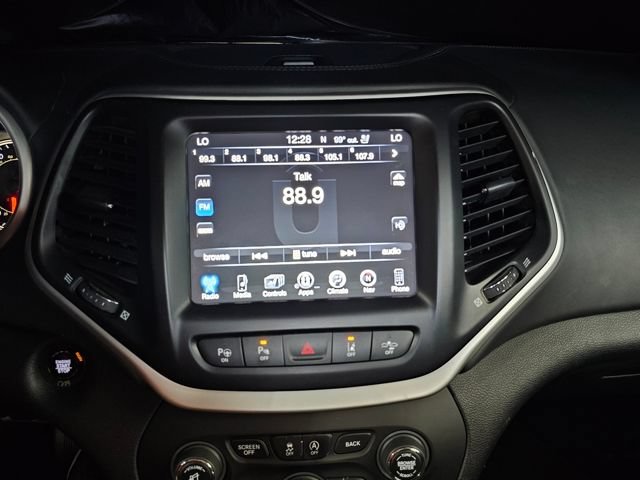 Used 2018 Jeep Cherokee Overland w/ Technology Group AWD/4WD image 23