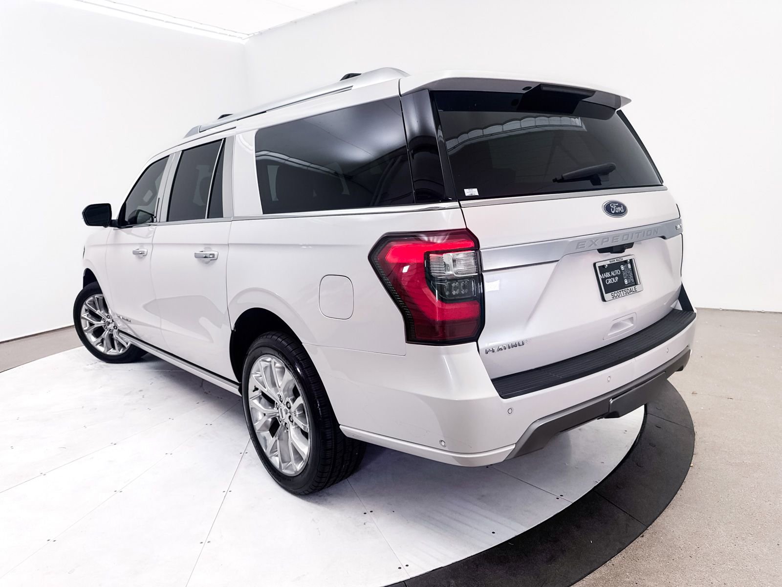 Used 2018 Ford Expedition Max Platinum AWD/4WD image 2