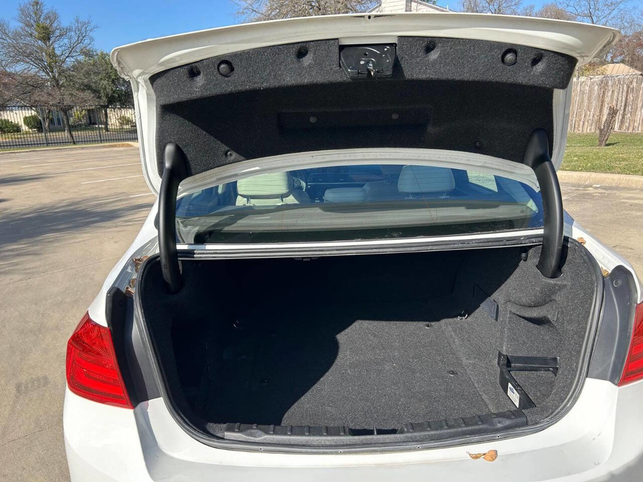 Used 2015 BMW 320i Sedan image 40