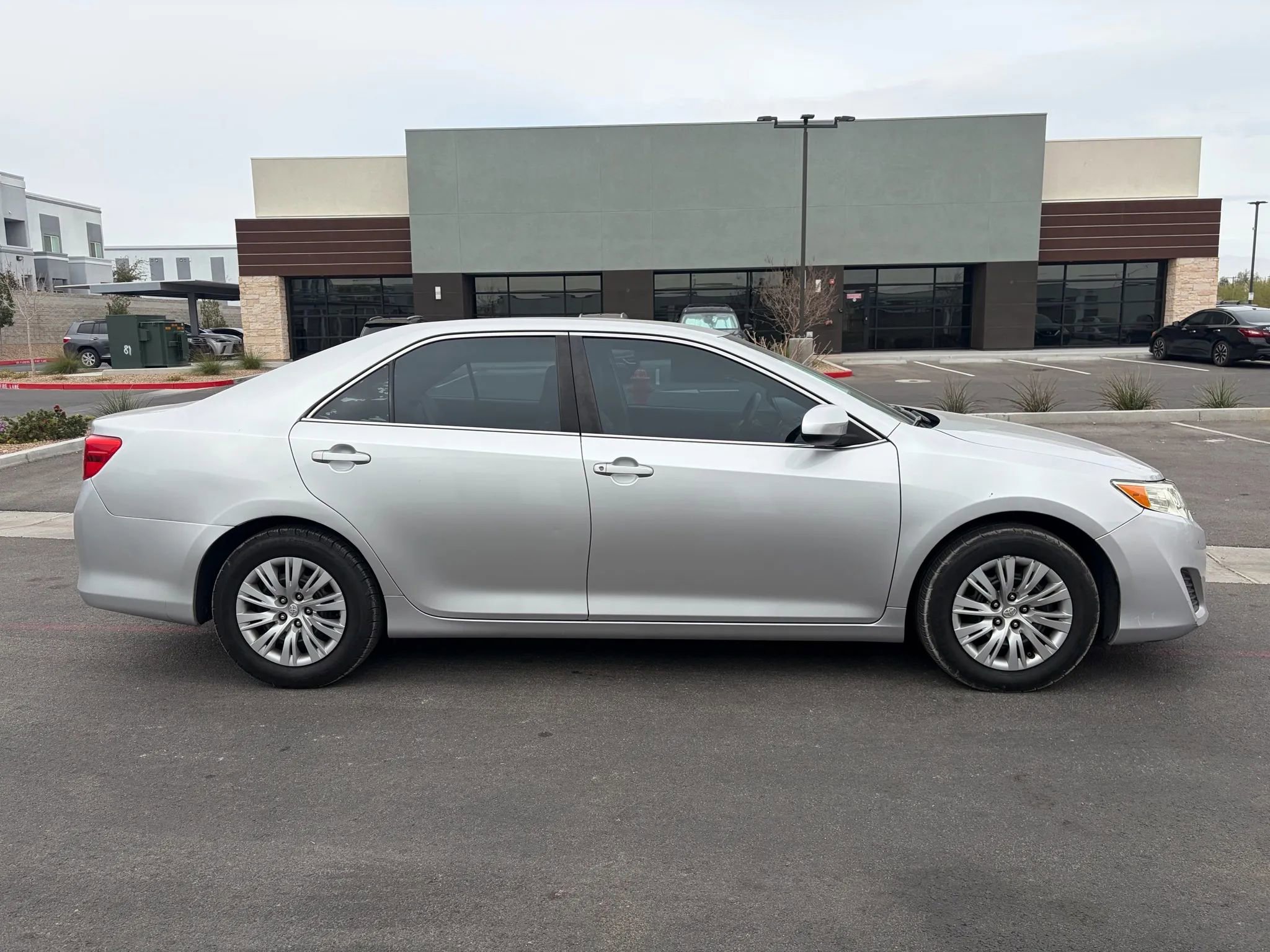 Used 2014 Toyota Camry L image 4