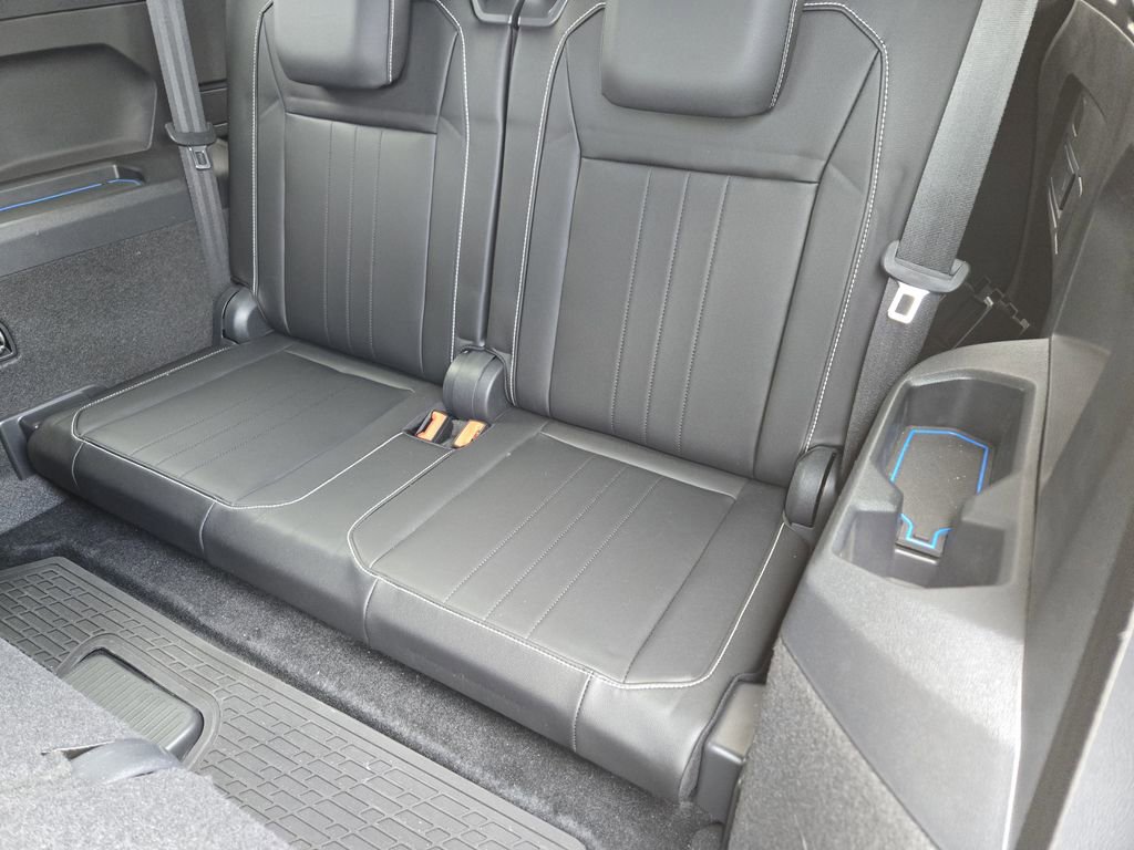 Used 2023 Volkswagen Tiguan SE R-Line image 22