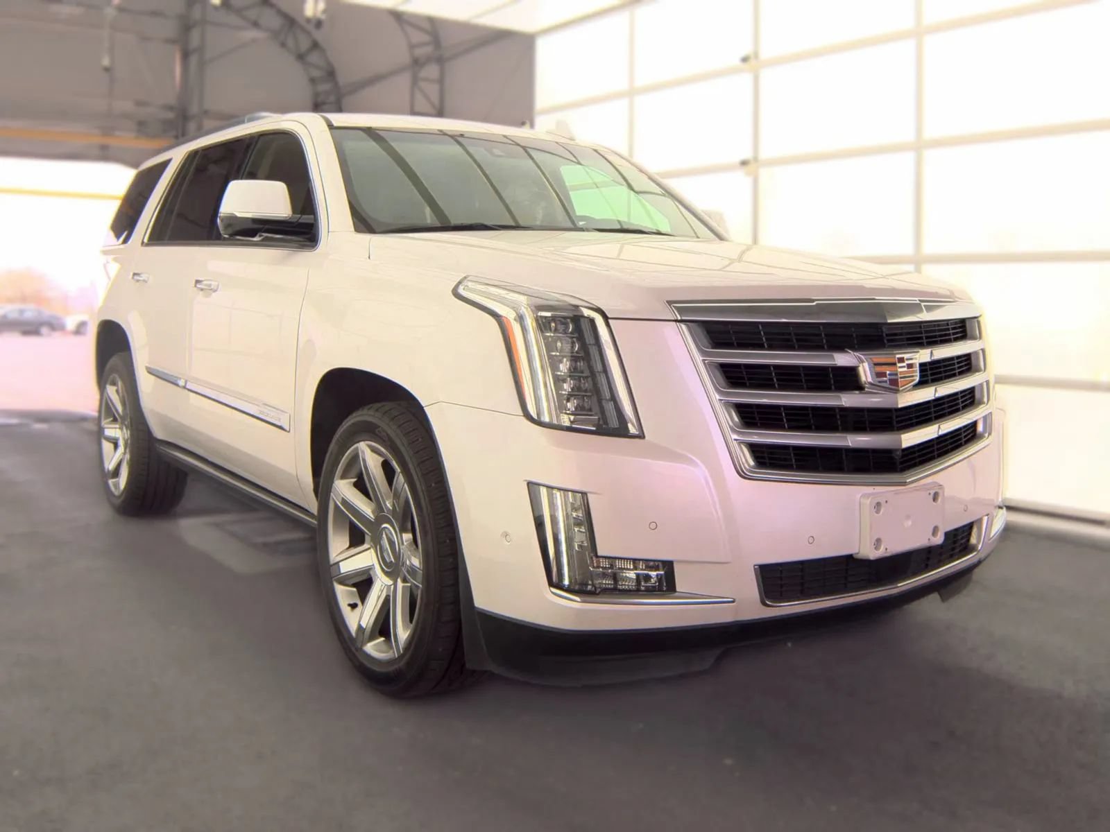 Used 2019 Cadillac Escalade Premium Luxury AWD/4WD image 3