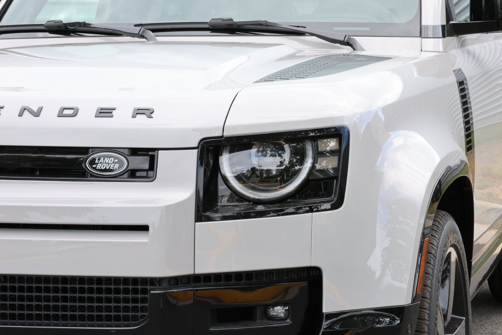 New 2026 Land Rover Defender 110 X-Dynamic SE AWD/4WD image 6